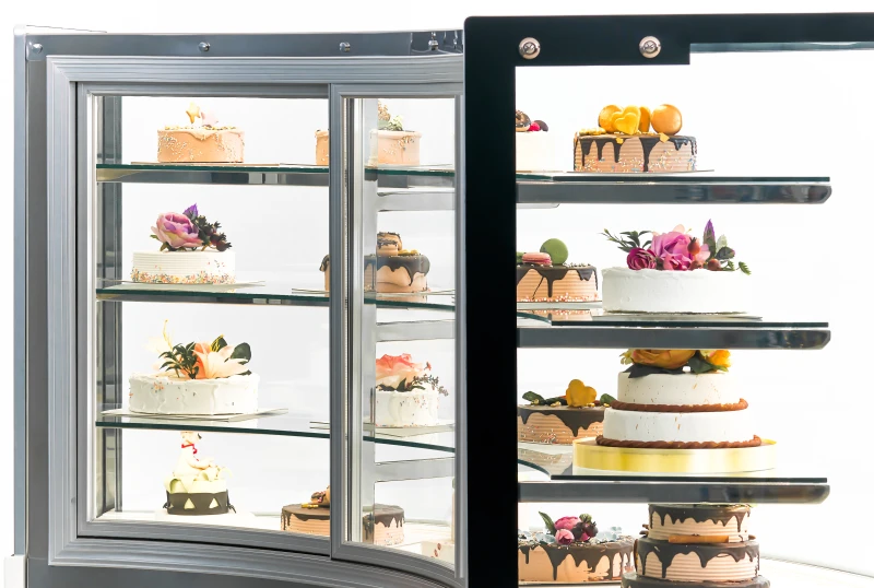 Poliüretandan üretilen kasası ve özel camları sayesinde dış hava ve ürünleriniz arasında tam yalıtım oluşturur cam yüzeylerde nem birikintisi oluşturmaz