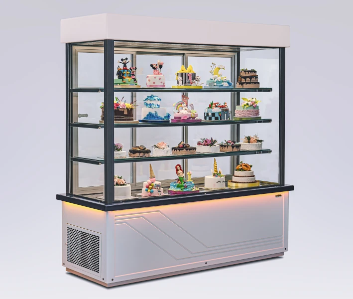 Ön cam sabit veya açılabilir. (Açılır cam sadece Barok Vision New Pasta’da mevcuttur.)
Taban+ üç veya dört raflı seçenekler.
Taban ve raflar parlak krom veya siyah mat krom.
Mat veya parlak cila RAL renk seçenekleri