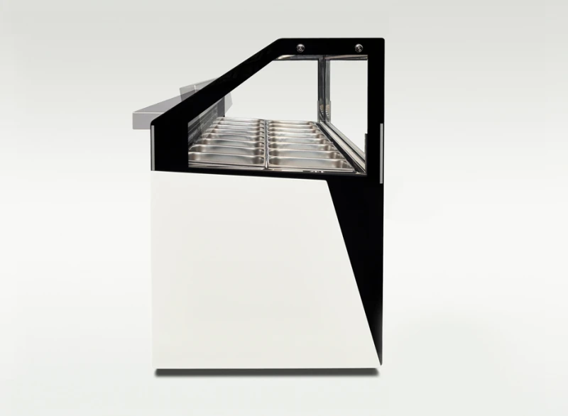 Isıtmalı ve temperli camlar buğulanmayı engelller. Arka banko tasarımı dar alanlardan geçişte kaldırılır ve reyon tam 90cm derinliğe ulaşır, tekrar indirilerek geniş bir arka çalışma alanı sunar