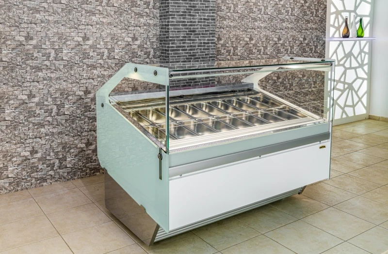 Cam ve metalin oluşturduğu çerçevesiz minimal tasarıma sahip olan MX serisi cam formu
ile içinde sunulan ürünü ön plana çıkarırken tasarımıyla da dikkat çekiyor.