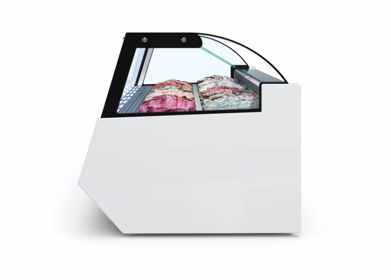 Tam yalıtım sağlayan poliüretan yekpare kasasının içinde 2 adet kompresör bulunur (16G ve üzeri), 2 ayrı soğutma sistemi; kompresörlerden bir adedinin arızalanması durumunda
dondurmalara müdahale için siz son kullanıcılara zaman kazandırır