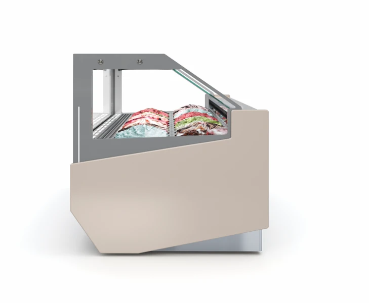 Tam yalıtım sağlayan poliüretan yekpare kasasının içinde 2 adet kompresör bulunur(S45G ve 16G üzeri), 2 ayrı soğutma sistemi; kompresörlerden bir adedinin arızalanması durumunda dondurmalara müdahale için siz son kullanıcılara zaman kazandırır. Isıtmalı ve temperli ön ve yan camlar değişen dış hava koşullarından görüş açısının olumsuz etkilenmemesini sağlar