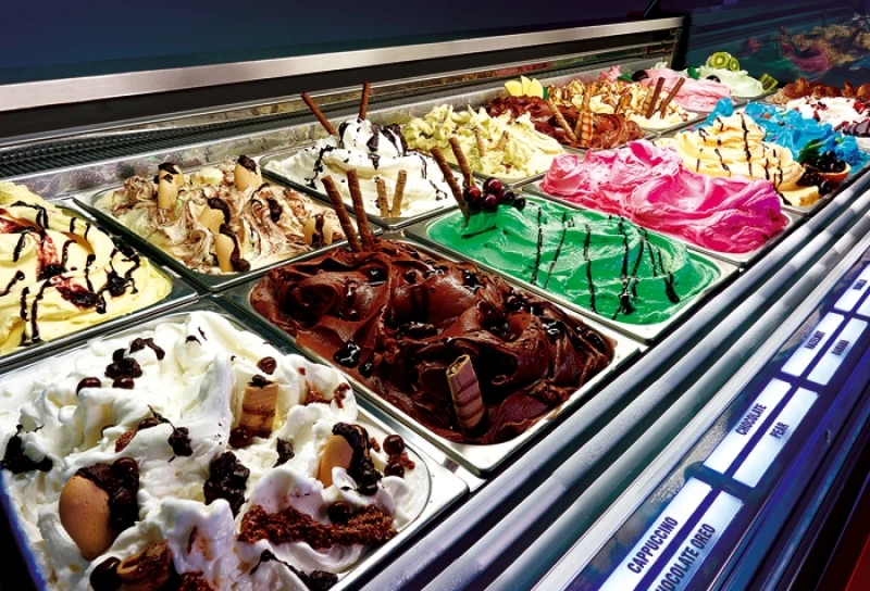 Isıtmalı ve temperli çift ön ve yan camlar değişen dış hava koşullarından görüş açısının olumsuz etkilenmemesini sağlar